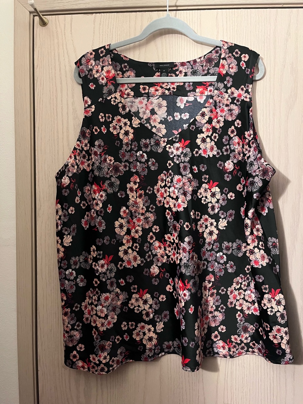 Halogen Black Floral V-Neck Sleeveless Camisole